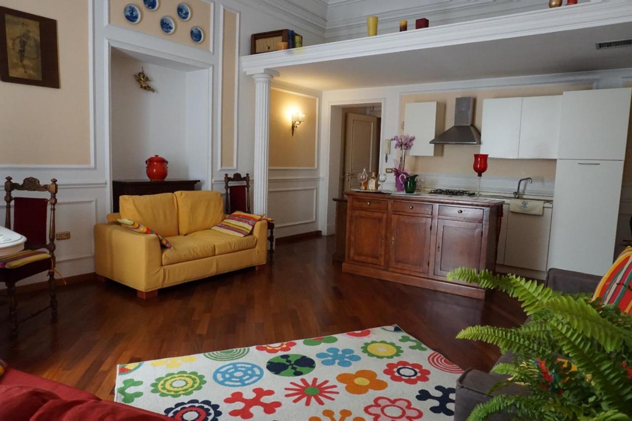Elegante Appartamento Centro Storico Катания Екстериор снимка