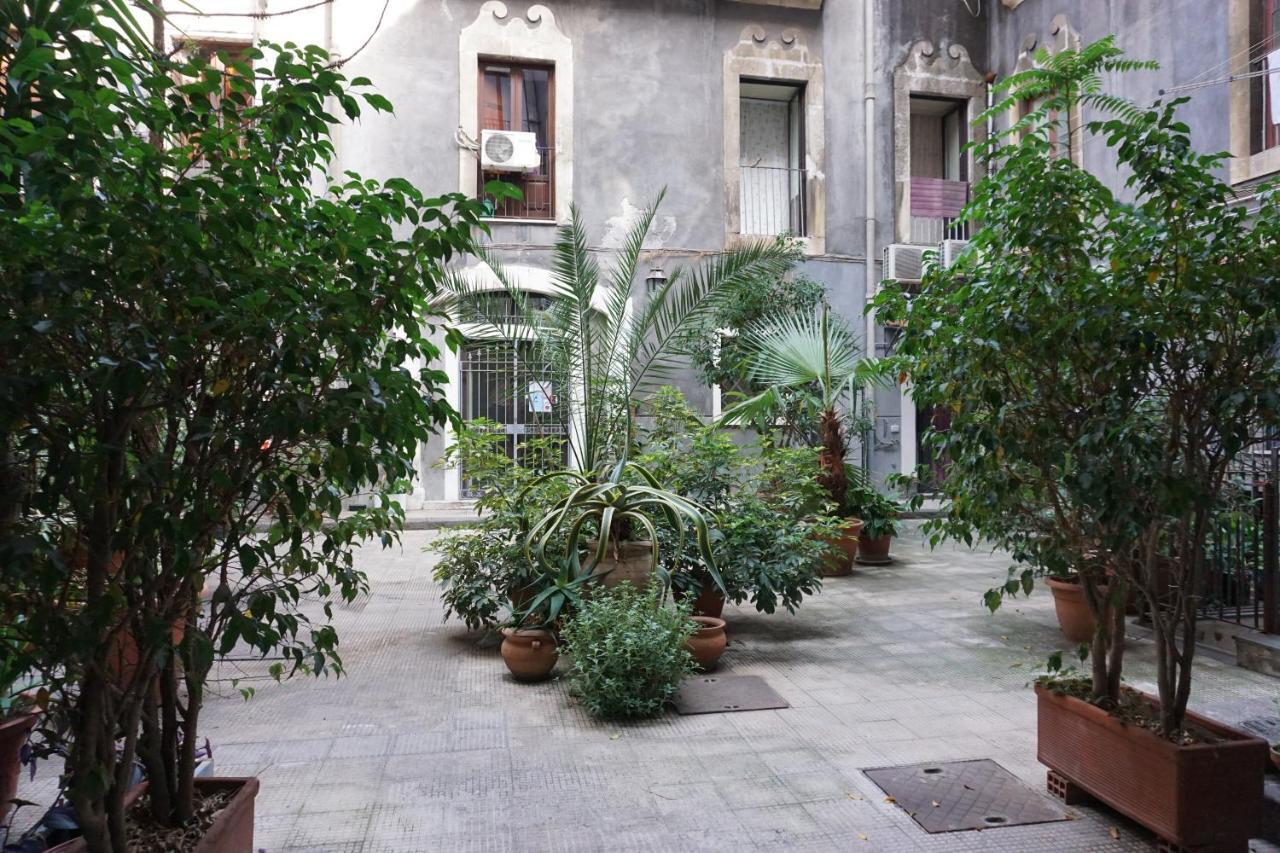 Elegante Appartamento Centro Storico Катания Екстериор снимка