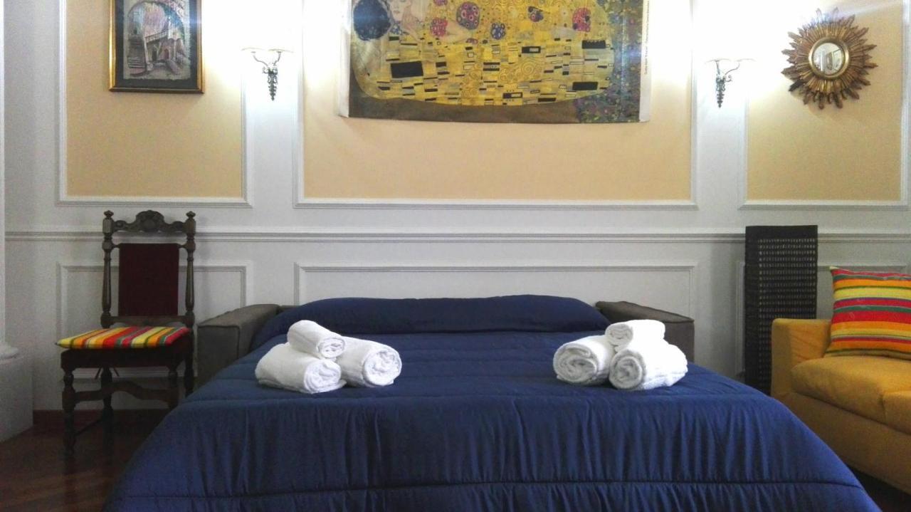 Elegante Appartamento Centro Storico Катания Екстериор снимка